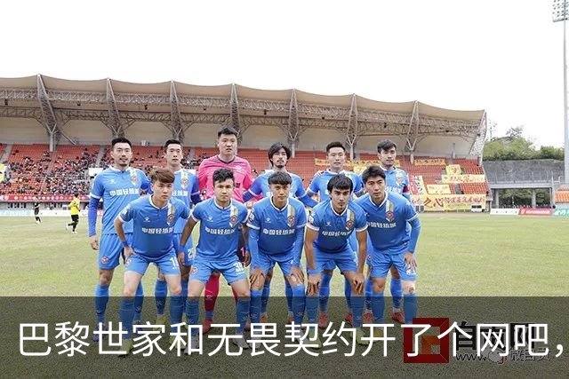 巴黎世家和无畏契约开了个网吧，让今年秋天的上海潮到爆炸